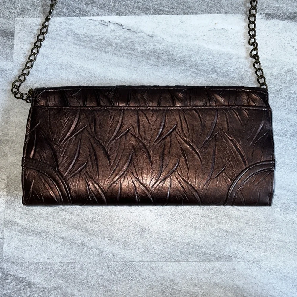 Brown shiny textured clutch bag with chair for shoulder bag‎